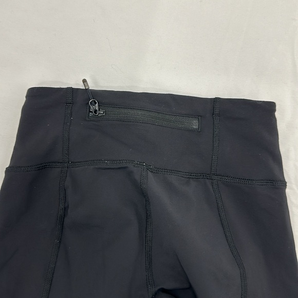 Lululemon Run For Your Life Crop Leggings. Size 2 - Picture 9 of 10